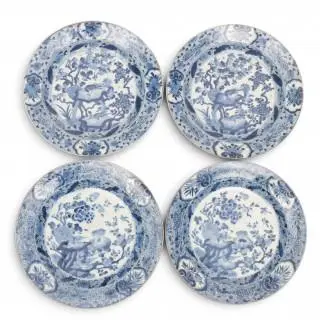 China, a set of four large blue and white porcelain dishes, Kangxi period (1662-1722) – kavel bij Veilinggebouw De Zwaan, Amsterdam
