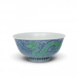 China, a blue-ground porcelain 'dragon' bowl, modern – kavel bij Veilinggebouw De Zwaan, Amsterdam
