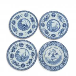 China, a set of three blue and white porcelain plates and a single plate, 18th century – kavel bij Veilinggebouw De Zwaan, Amsterdam