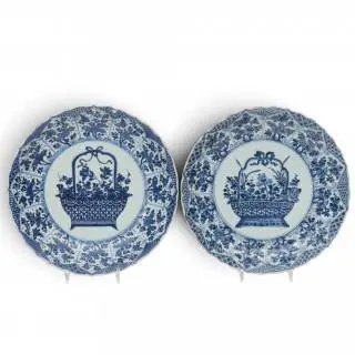 China, a pair of blue and white porcelain dishes, Kangxi period (1662-1722) – kavel bij Veilinggebouw De Zwaan, Amsterdam