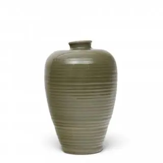 China, a celadon-glazed ribbed meiping vase, 19th-20th century – kavel bij Veilinggebouw De Zwaan, Amsterdam