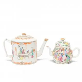China, a famille rose and a Canton famille rose porcelain teapot, 19th century – kavel bij Veilinggebouw De Zwaan, Amsterdam