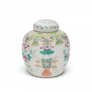 China, a famille rose ginger-jar and cover, late 18th century – kavel bij Veilinggebouw De Zwaan, Amsterdam