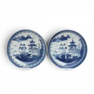 China, a pair of Canton blue and white porcelain saucers, 19th century – kavel bij Veilinggebouw De Zwaan, Amsterdam