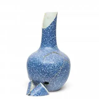 China, a large blue and white porcelain bottle vase, 19th century – kavel bij Veilinggebouw De Zwaan, Amsterdam