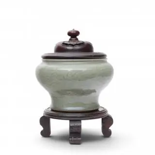 China, a celadon-glazed jar, late Qing dynasty (1644-1912) – kavel bij Veilinggebouw De Zwaan, Amsterdam