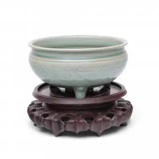 China, a celadon-glazed censer, late Qing dynasty (1644-1912) – kavel bij Veilinggebouw De Zwaan, Amsterdam