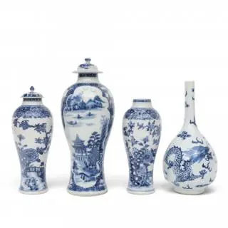 China, four various blue and white vases, 19th-20th century – kavel bij Veilinggebouw De Zwaan, Amsterdam