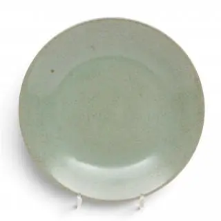 China, a crackled celadon dish, 20th century – kavel bij Veilinggebouw De Zwaan, Amsterdam