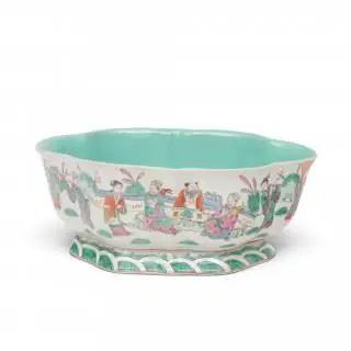 China, a famille rose porcelain bowl in late Qing style – kavel bij Veilinggebouw De Zwaan, Amsterdam