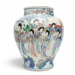 China, a wucai porcelain baluster vase, Transitional period, ca. 1650 – kavel bij Veilinggebouw De Zwaan, Amsterdam