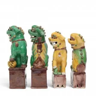 China, two pairs of biscuit sancai-glazed models of Buddhist lions, 18th-19th centuries – kavel bij Veilinggebouw De Zwaan, Amsterdam