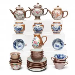 China, a collection of café-au-lait-ground porcelain, 18th and 19th centuries – kavel bij Veilinggebouw De Zwaan, Amsterdam