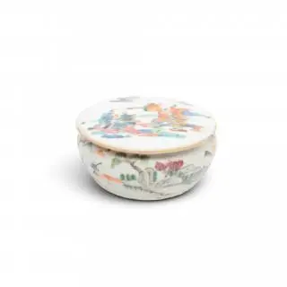 China, a famille rose porcelain box and cover, 19th century – kavel bij Veilinggebouw De Zwaan, Amsterdam