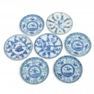 China, a collection of blue and white porcelain saucers, 18th-19th centuries – kavel bij Veilinggebouw De Zwaan, Amsterdam