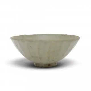 China, a celadon-glazed 'lotus' bowl, Song dynasty (960-1279) – kavel bij Veilinggebouw De Zwaan, Amsterdam