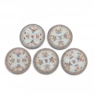 China, a set of five Imari porcelain plates, Kangxi period (1662-1722) – kavel bij Veilinggebouw De Zwaan, Amsterdam