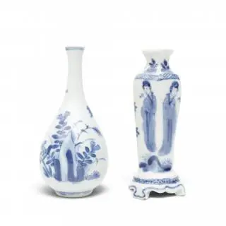 China, two blue and white porcelain vases, Kangxi period (1662-1722) – kavel bij Veilinggebouw De Zwaan, Amsterdam