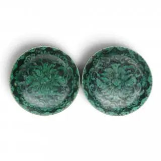 China, a pair of green and black-glazed 'lotus' saucers, 19th century – kavel bij Veilinggebouw De Zwaan, Amsterdam