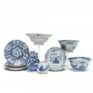 China, a collection of blue and white porcelain saucers and bowls. 18th-19th centuries – kavel bij Veilinggebouw De Zwaan, Amsterdam