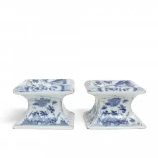 China, a pair of blue and white porcelain European-form salts, Kangxi period (1662-1722) – kavel bij Veilinggebouw De Zwaan, Amsterdam