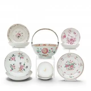China, a collection of famille rose porcelain, late 18th century – kavel bij Veilinggebouw De Zwaan, Amsterdam