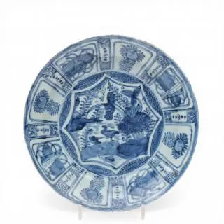 China, a blue and white 'kraak porselein' dish, Wanli period (1573-1620) – kavel bij Veilinggebouw De Zwaan, Amsterdam