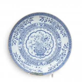 China, a blue and white porcelain dish, 18th century – kavel bij Veilinggebouw De Zwaan, Amsterdam