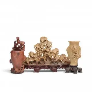 China, three soapstone carvings, early 20th century – kavel bij Veilinggebouw De Zwaan, Amsterdam