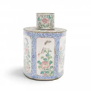 China, a Canton enamel tea-caddy and cover, late Qing dynasty (1644-1912) – kavel bij Veilinggebouw De Zwaan, Amsterdam
