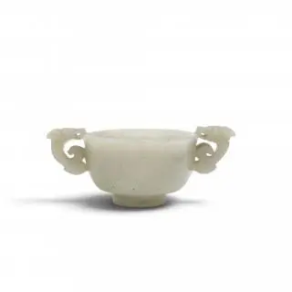 China, a jade cup with dragon handles, 17th-18th century – kavel bij Veilinggebouw De Zwaan, Amsterdam