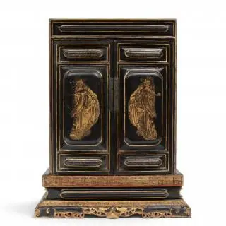 China, a black and gilt lacquer altar, late Qing dynasty (1644-1912) – kavel bij Veilinggebouw De Zwaan, Amsterdam