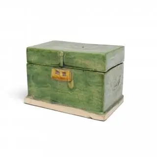 China, a green-glazed pottery model of a treasure chest, Ming dynasty (1368-1644) – kavel bij Veilinggebouw De Zwaan, Amsterdam