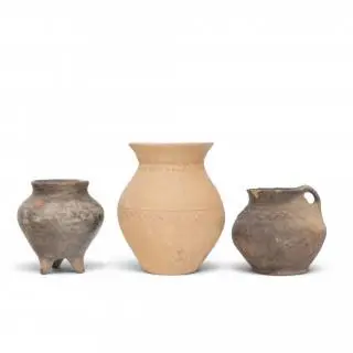 China, three various pottery jars, Neolithic period, 2nd millennium BC – kavel bij Veilinggebouw De Zwaan, Amsterdam