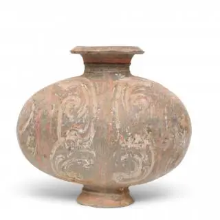 China, a painted pottery cocoon vase, Western Han dynasty (206 BC-8 AD) – kavel bij Veilinggebouw De Zwaan, Amsterdam