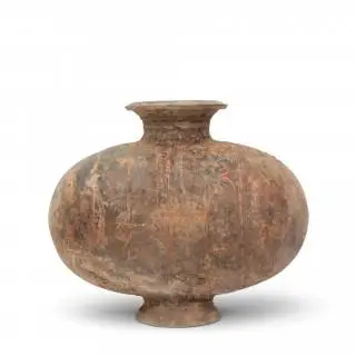 China, a painted pottery cocoon jar, Western Han dynasty (206 BC- 8 AD) – kavel bij Veilinggebouw De Zwaan, Amsterdam