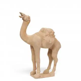 China, a red pottery model of a camel, probably Tang dynasty (618-907) – kavel bij Veilinggebouw De Zwaan, Amsterdam