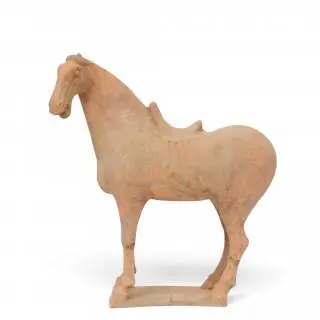 China, a red pottery model of a horse, probably Tang dynasty (618-907) – kavel bij Veilinggebouw De Zwaan, Amsterdam