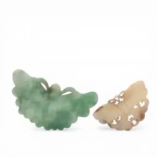 China, two jade/ jadeite carvings of butterflies – kavel bij Veilinggebouw De Zwaan, Amsterdam