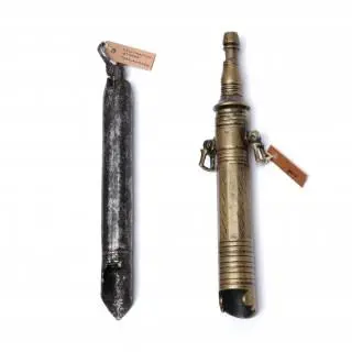 Turkije, a copper alloy- and a metal gun powder measure, 18th and 19th century – kavel bij Veilinggebouw De Zwaan, Amsterdam