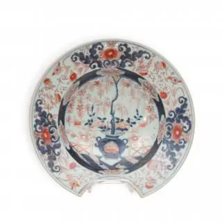 Japan, an Imari porcelain barber's bowl, Edo period, 18th century – kavel bij Veilinggebouw De Zwaan, Amsterdam