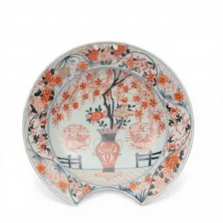 Japan, an Imari porcelain barber's bowl, 18th century – kavel bij Veilinggebouw De Zwaan, Amsterdam
