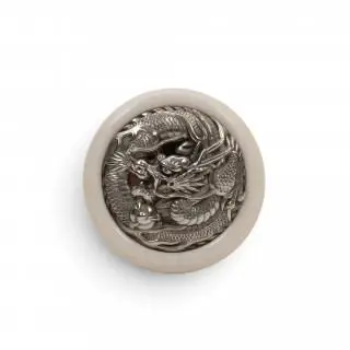 Japan, an ivory and silver netsuke, 'kagamibuta', 19th century – kavel bij Veilinggebouw De Zwaan, Amsterdam