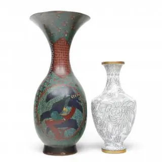 Japan, two cloisonné vases, Meiji period (1868-1912) – kavel bij Veilinggebouw De Zwaan, Amsterdam