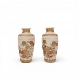 Japan, a pair of miniature porcelain Satsuma vases, signed Kinkosan, 19th century – kavel bij Veilinggebouw De Zwaan, Amsterdam