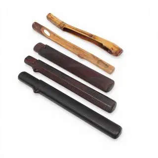 Japan, five horn and bone kiseruzutsu, pipecases, Meiji period (1868-1912) – kavel bij Veilinggebouw De Zwaan, Amsterdam