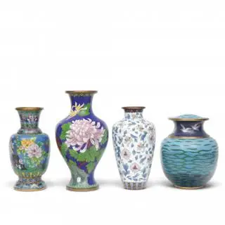 Japan, four various cloisonné vases, 20th century – kavel bij Veilinggebouw De Zwaan, Amsterdam