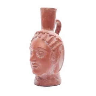 Tunesia, a fine Roman terra chiara portrait vessel of a woman, 3rd-4th century CE – kavel bij Veilinggebouw De Zwaan, Amsterdam