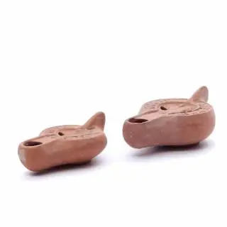 A pair of Terra Chiara Roman oil lamps, 1st-4th century CE – kavel bij Veilinggebouw De Zwaan, Amsterdam