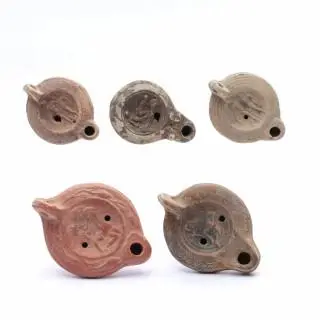 Collection of Five Roman Terracotta Oil Lamps, 1st-5th century CE – kavel bij Veilinggebouw De Zwaan, Amsterdam